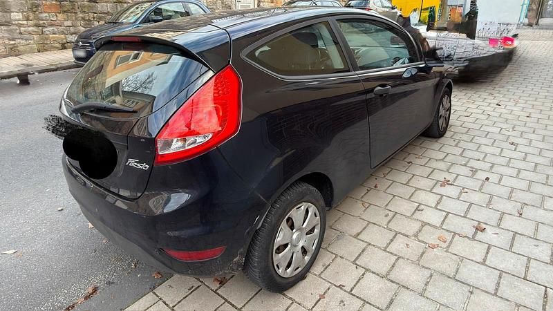Gebraucht Ford Fiesta 52 PS (38 kW) 2011 Schwarz Kleinwagen