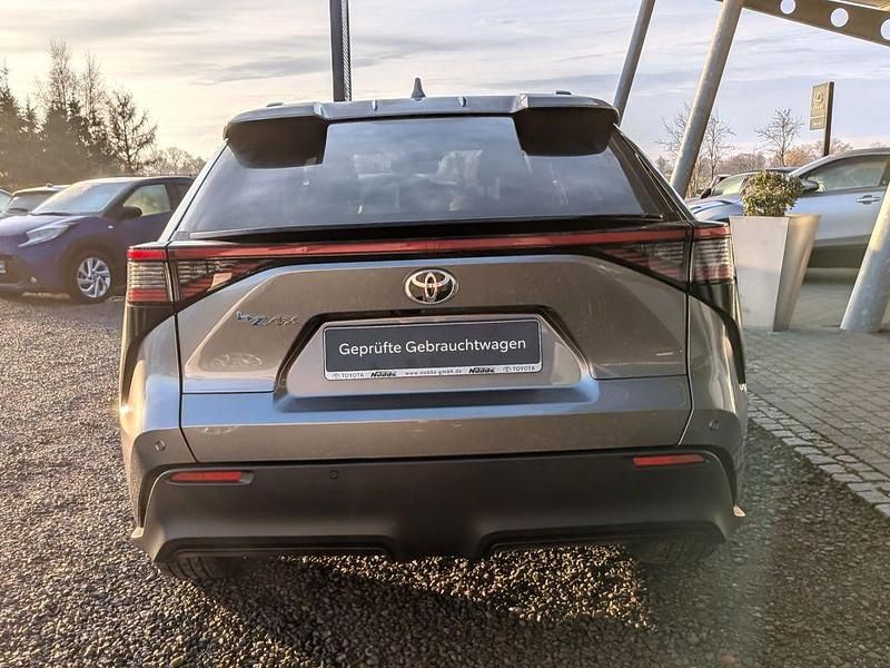 Gebraucht Toyota bZ4X Comfort 150 kW (204 PS) 2023 Palladiumsilber met SUV