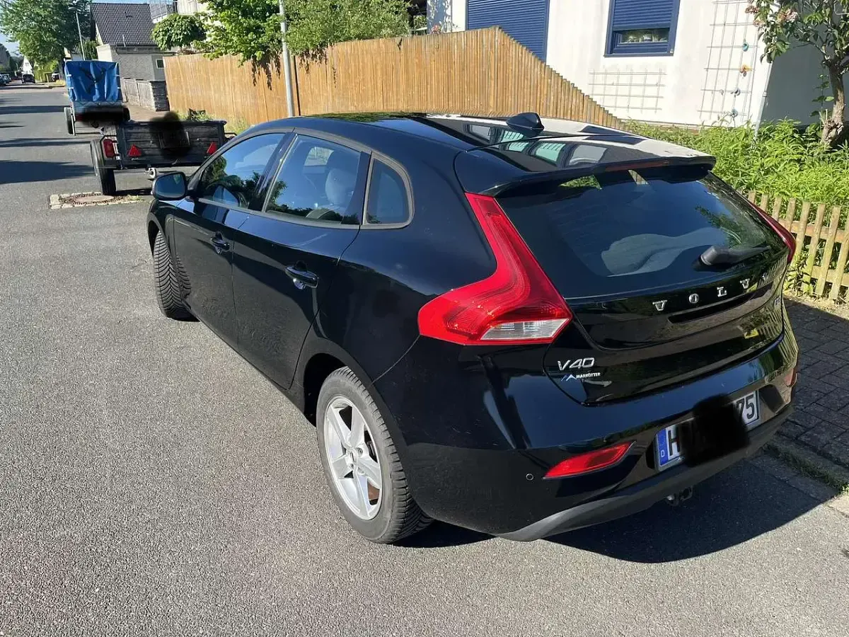 Gebraucht Volvo V40 Kinetic 120 PS (88 kW) 2016 Schwarz Limousine