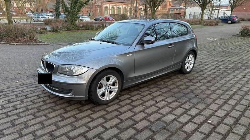 Gebraucht BMW 116 122 PS (89 kW) 2011 Grau Kleinwagen