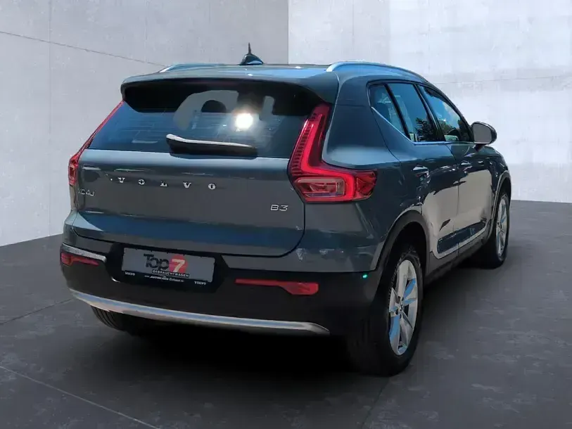 Gebraucht Volvo XC40 Plus 163 PS (119 kW) 2023 Thunder grey (metallic) SUV