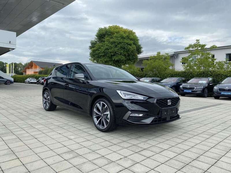Midnight schwarz meta... Gebraucht 2021 Seat Leon FR Limousine | 21.930 € (Fairer Preis) - Bild 1/3