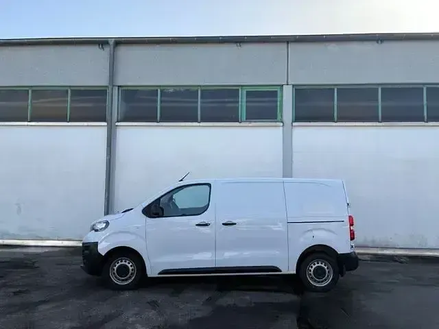 Gebraucht Peugeot Expert 144 PS (105 kW) 2023 Weiß Van