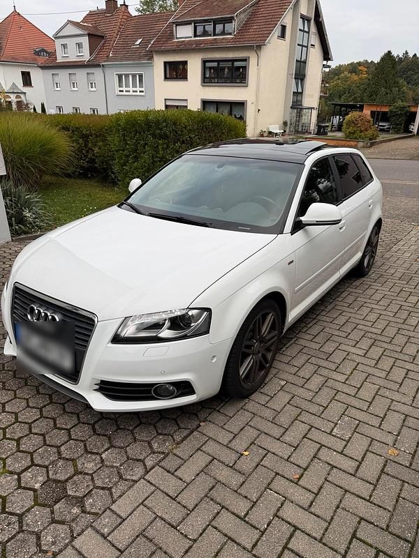 Weiß Gebraucht 2010 Audi A3 S-Line Limousine | 8.900 € (Teuer) - Bild 1/4
