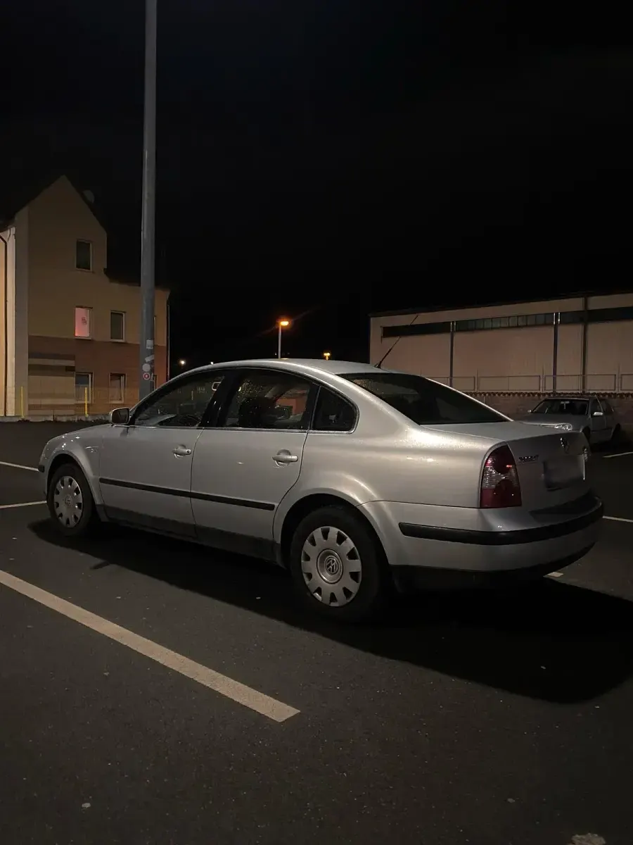 Usata VW Passat 118 CV (86 kW) 2003 Grigio Berlina