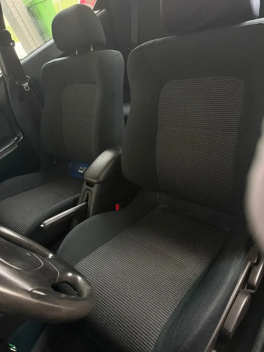 Second-hand Mazda 323F 88 CP (64 kW) 1995 Verde Berlinǎ