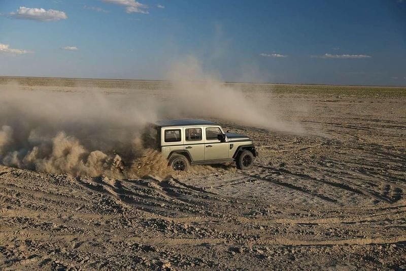 Neu BAW 212 166 PS (122 kW) 2026 Schwarz SUV