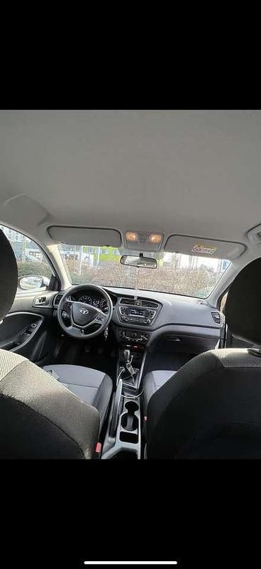 Gebraucht Hyundai i20 Select 75 PS (55 kW) 2019 Weiß Kleinwagen