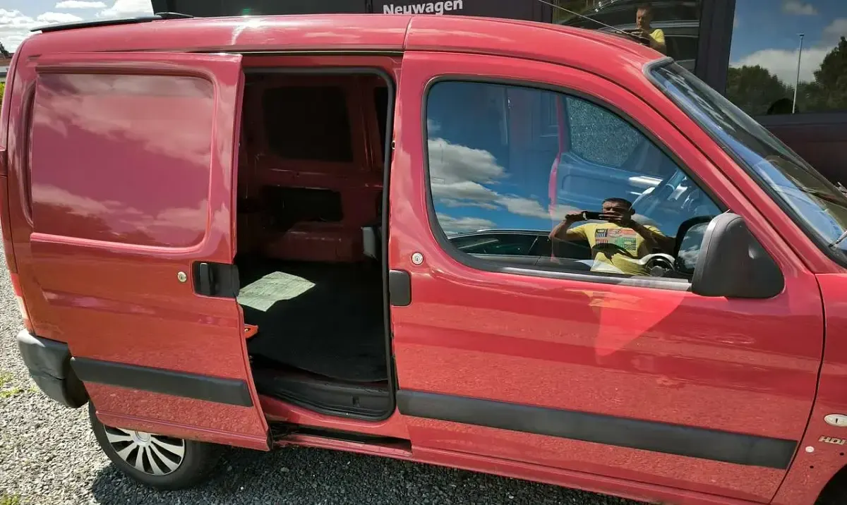 Gebraucht Peugeot Partner 90 PS (66 kW) 2007 Farbe rot ardentende Van / Kleinbus