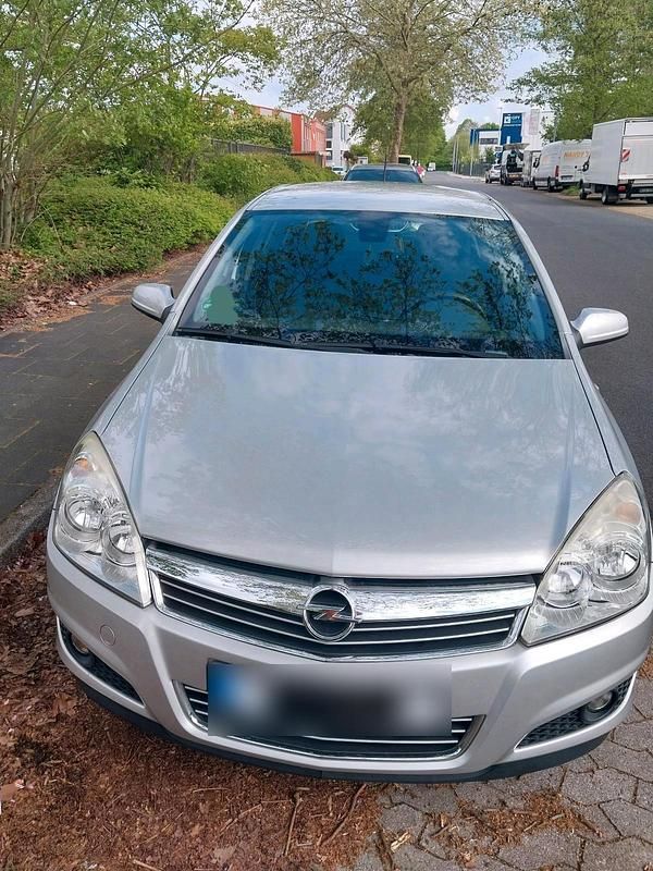 Second-hand Opel Astra 90 CP (66 kW) 2008 Argintiu Hatchback