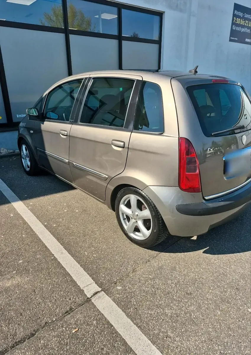 Gebraucht Lancia Musa 105 PS (77 kW) 2005 Gold Van / Kleinbus