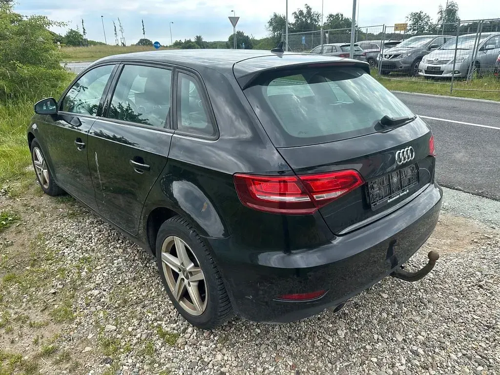 Gebraucht Audi A3 Basis 110 PS (80 kW) 2016 Schwarz Limousine