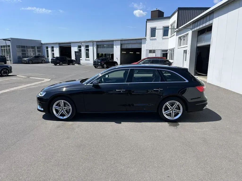 Gebraucht Audi A4 Advanced 204 PS (150 kW) 2023 Mythosschwarz Kombi