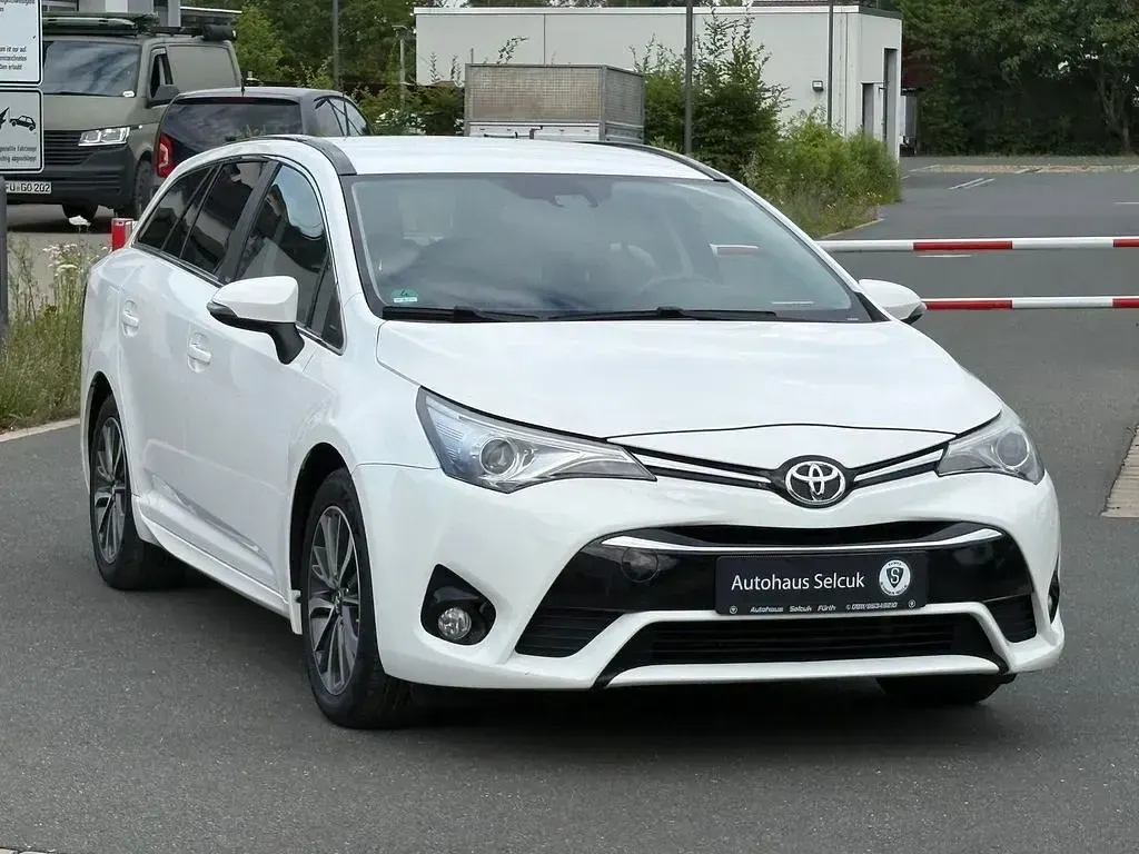 Gebraucht Toyota Avensis Edition-S 111 PS (81 kW) 2016 Weiß Limousine