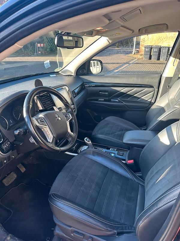 Gebraucht Mitsubishi Outlander P-HEV Spirit 225 PS (165 kW) 2020 Schwarz SUV