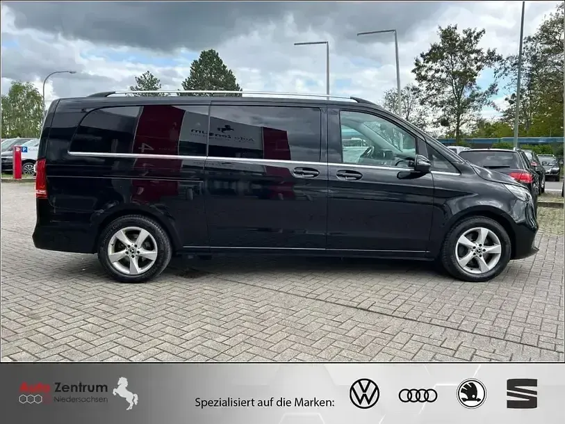 Gebraucht Mercedes V300 Avantgarde 237 PS (174 kW) 2023 Obsidianschwarz metallic Van / Kleinbus