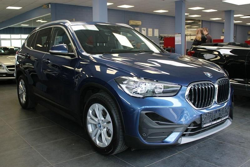 Phytonicblau metallic Gebraucht 2022 BMW X1 Advantage SUV | 23.980 € (Guter Preis) - Bild 1/4