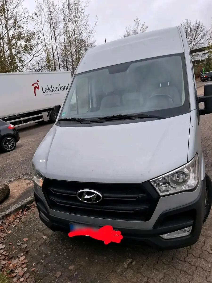 Gebraucht Hyundai H 350 150 PS (110 kW) 2016 Silber Van