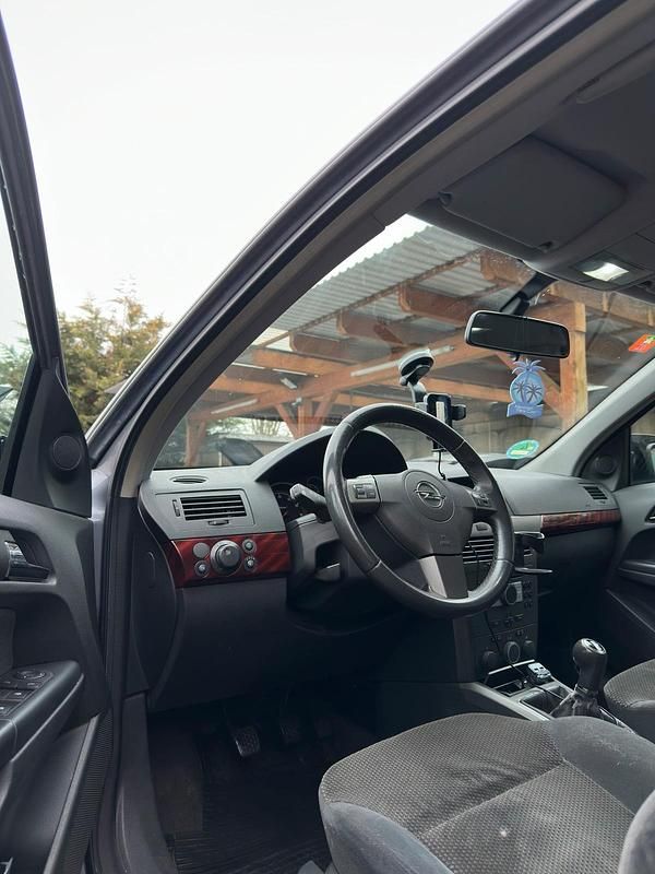 Gebraucht Opel Astra 105 PS (77 kW) 2005 Grau Limousine