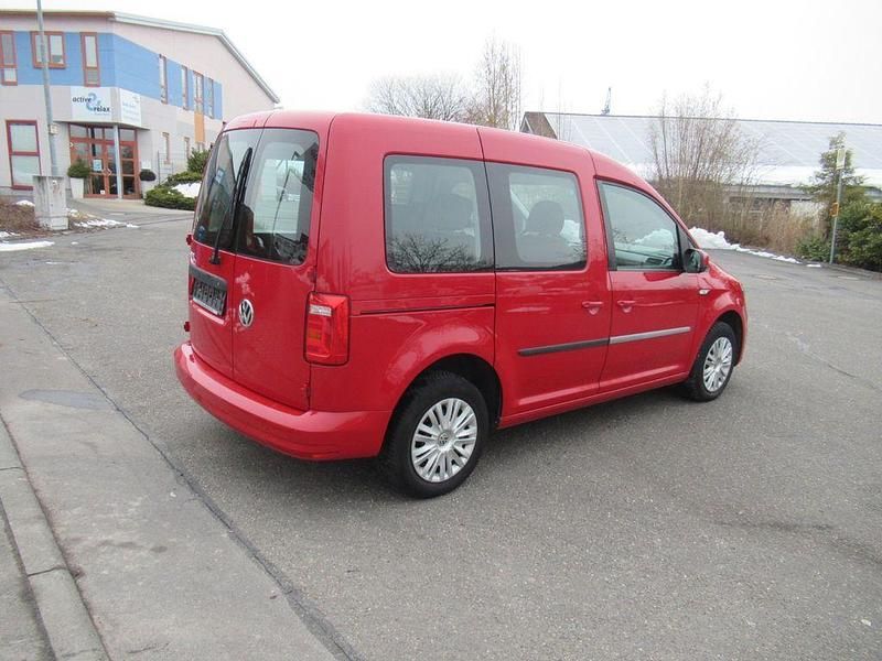 Gebraucht VW Caddy Trendline 75 PS (55 kW) 2019 Rot Van / Kleinbus
