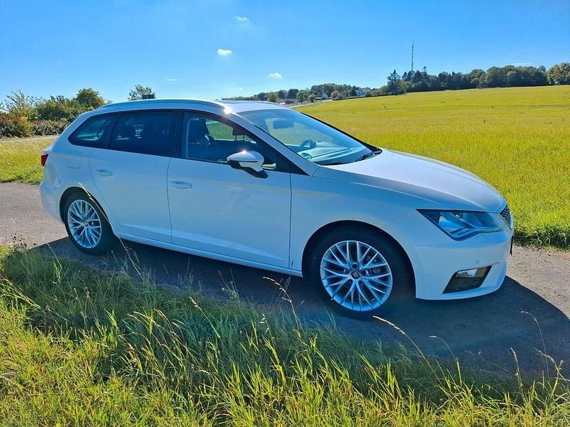 Weiß Gebraucht 2019 Seat Leon ST Style Kombi | 9.990 € (Superpreis) - Bild 1/4