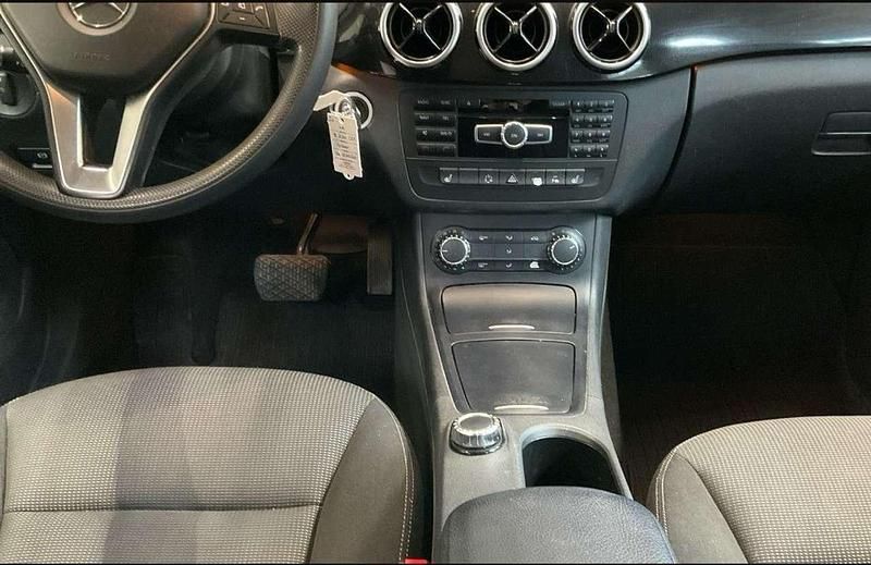 Gebraucht Mercedes B220 170 PS (125 kW) 2014 Polarsilber  metalliclack Van / Kleinbus