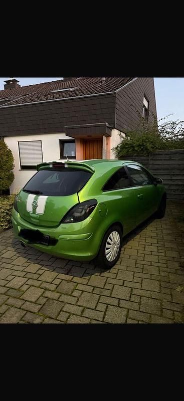 Grün Gebraucht 2011 Opel Corsa Color Edition Kleinwagen | 2.300 € (Superpreis) - Bild 1/4