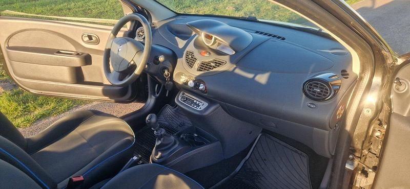 Second-hand Renault Twingo Expression 75 CP (55 kW) 2012 Negru Hatchback