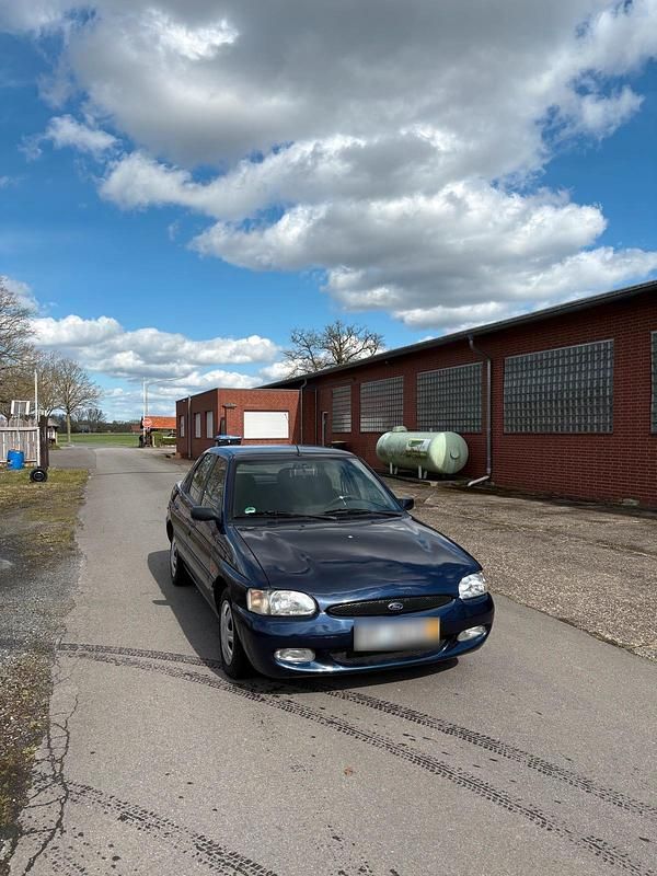 Gebraucht Ford Escort 90 PS (66 kW) 1998 Blau Limousine