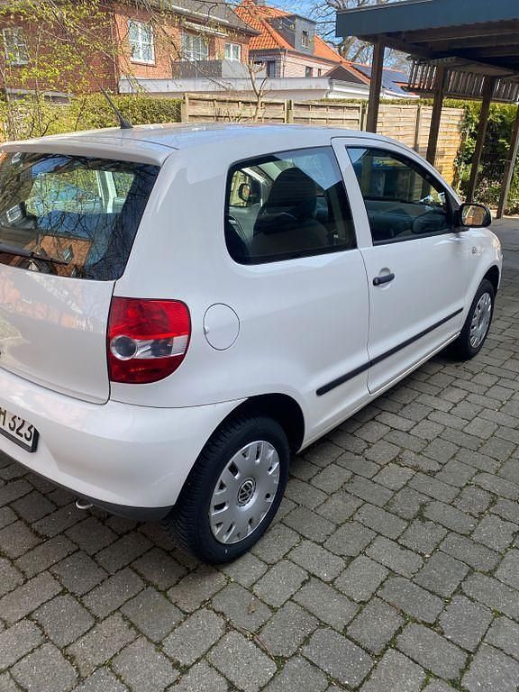 Gebraucht VW Fox 54 PS (39 kW) 2008 Weiß Kleinwagen