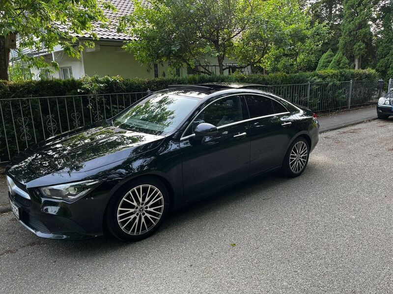 Schwarz Gebraucht 2019 Mercedes CLA180 Limousine | 16.999 € (Fairer Preis) - Bild 1/4
