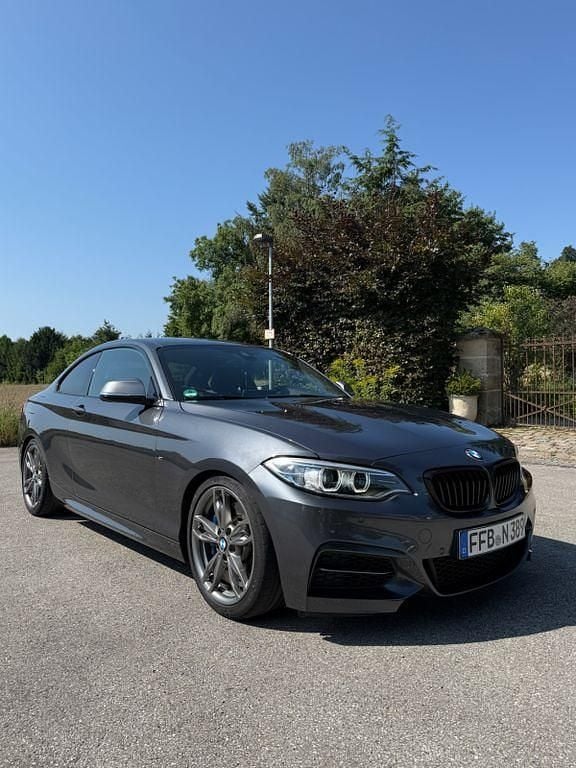 Grau Gebraucht 2017 BMW M240 M Sport Coupé | 28.990 € (Fairer Preis) - Bild 1/4