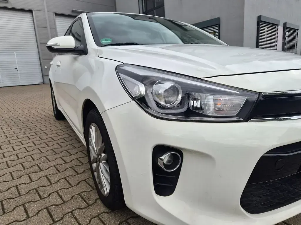 Gebraucht Kia Rio DREAM-TEAM Edition 84 PS (61 kW) 2018 Weiß Limousine