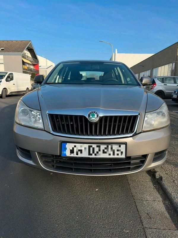 Gebraucht Skoda Octavia 105 PS (77 kW) 2011 Grau Kombi