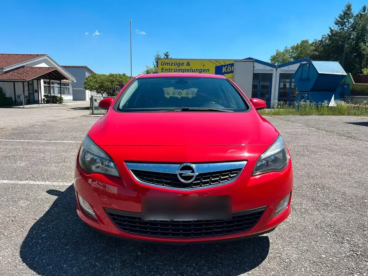 Gebraucht Opel Astra 140 PS (102 kW) 2010 Rot Kleinwagen