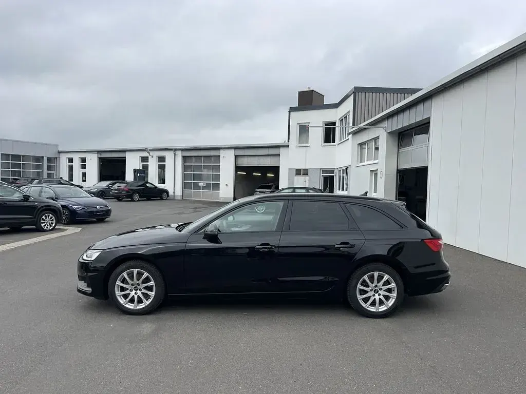Gebraucht Audi A4 150 PS (110 kW) 2022 Mythosschwarz Kombi