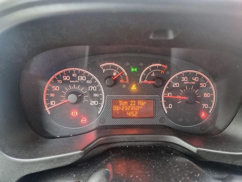 Gebraucht Fiat Fiorino 75 PS (55 kW) 2011 Weiß Van / Kleinbus