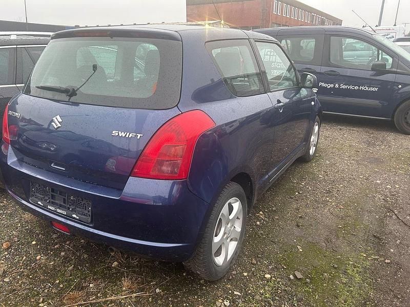 Gebraucht Suzuki Swift 92 PS (67 kW) 2007 Blau Kleinwagen