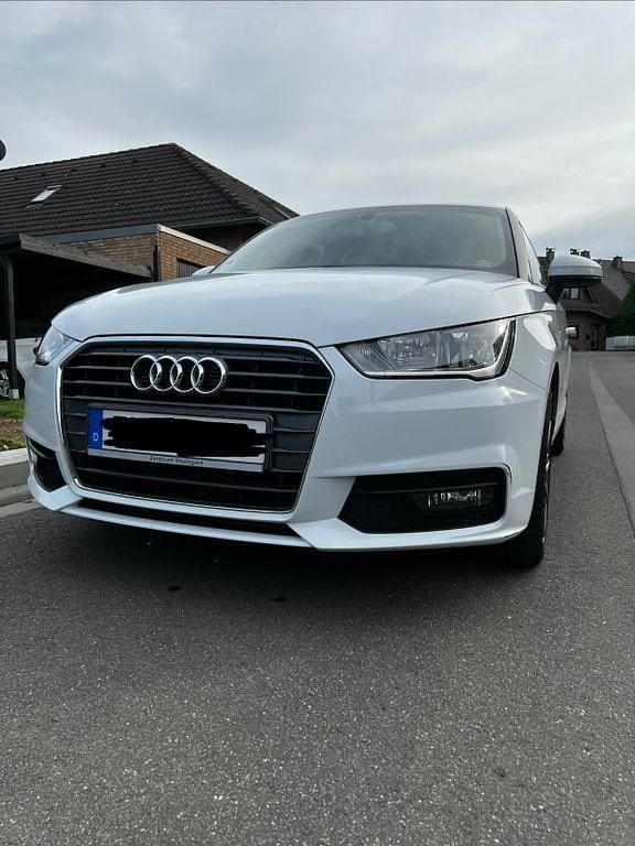 Weiß Gebraucht 2015 Audi A1 Kleinwagen | 11.600 € (Etwas zu teuer) - Bild 1/4