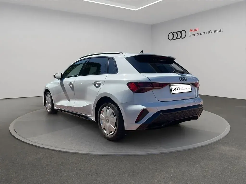 Używany Audi A3 S-Line 116 KM (85 kW) 2025 Biały Sedan/Limuzyna