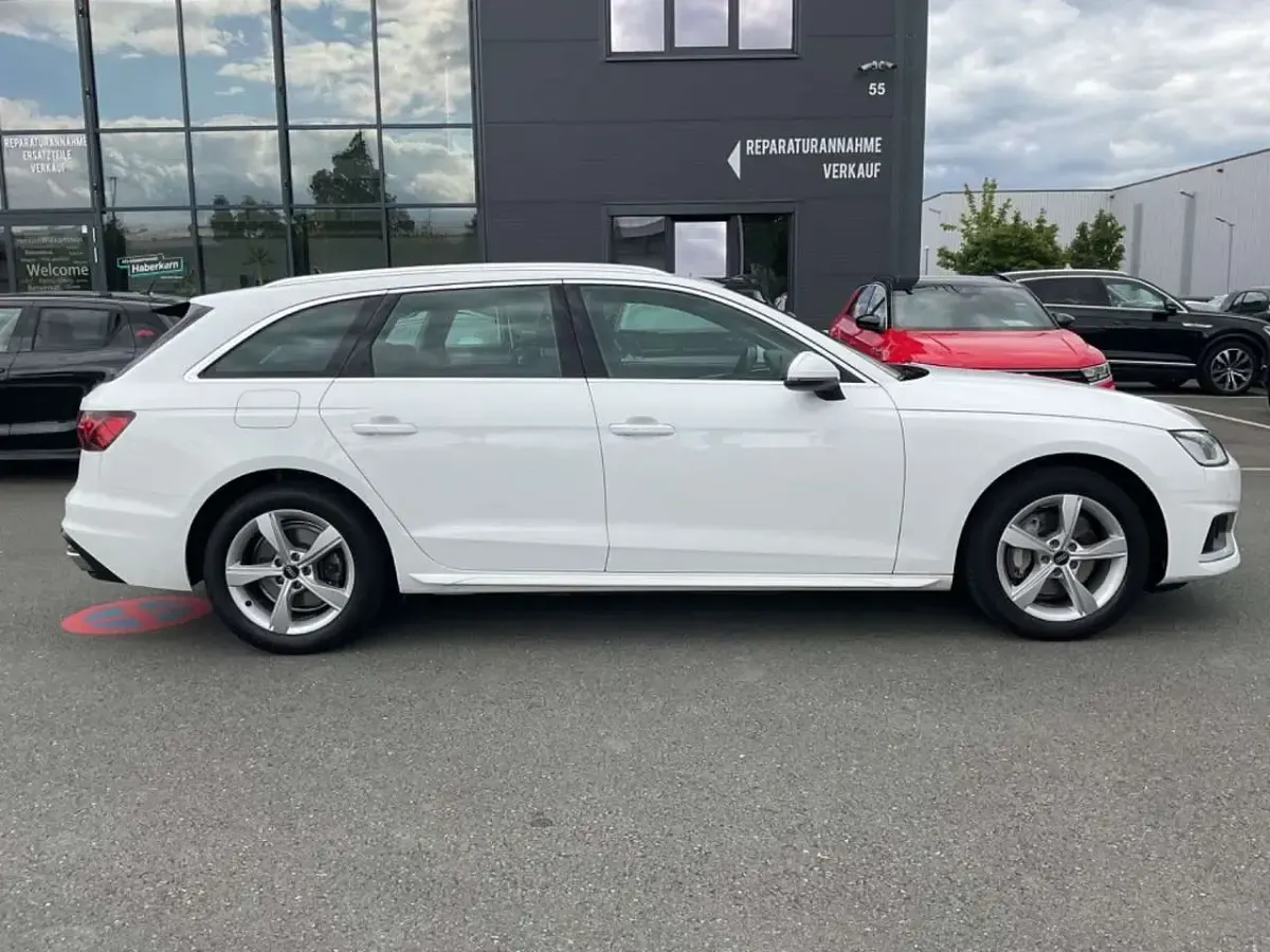 Gebraucht Audi A4 Advanced 204 PS (150 kW) 2022 Weiß Kombi