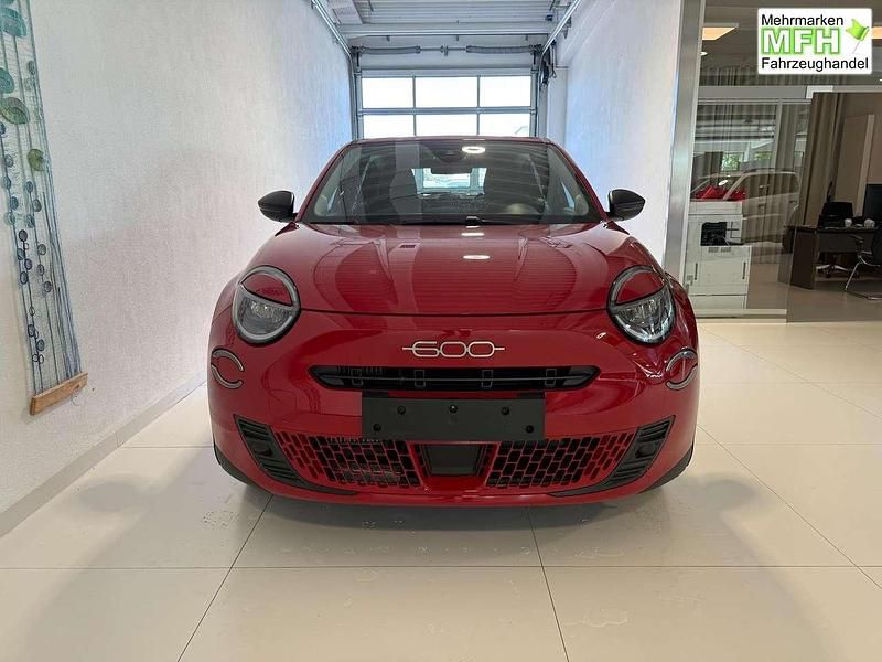 Neu Fiat 600 110 PS (80 kW) 2026 Passione rot (111) SUV