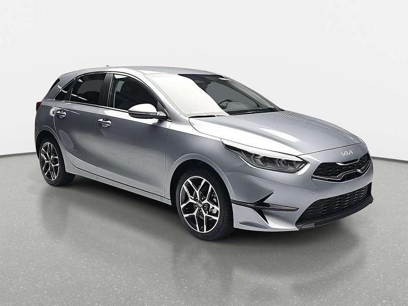 Neu Kia Ceed Style 140 PS (102 kW) 2025 Lunarsilber metallic Kleinwagen
