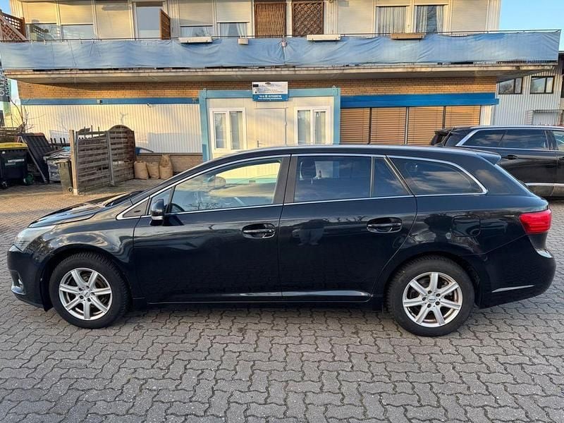 Gebraucht Toyota Avensis 147 PS (108 kW) 2012 Schwarz Kombi