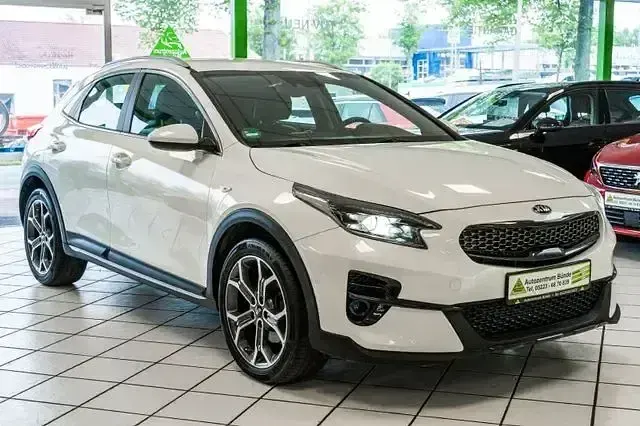 Gebraucht Kia XCeed Vision 159 PS (116 kW) 2021 Sonderlackierung weißmetallic SUV