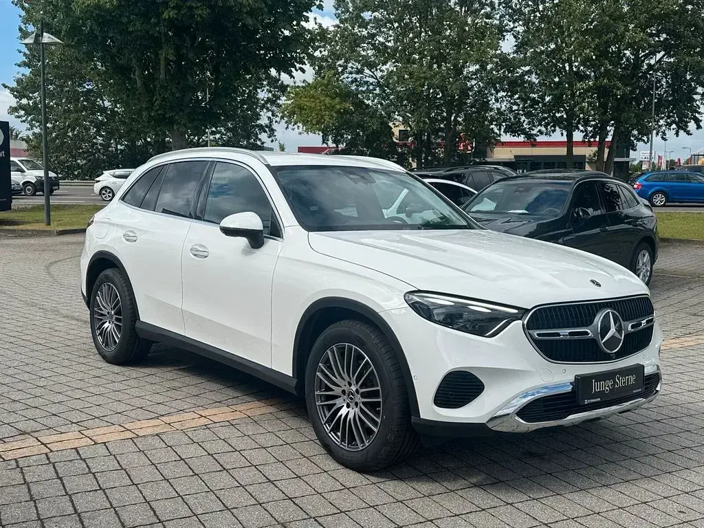 Gebraucht Mercedes GLC220 197 PS (144 kW) 2025 Unilack polarweiß SUV