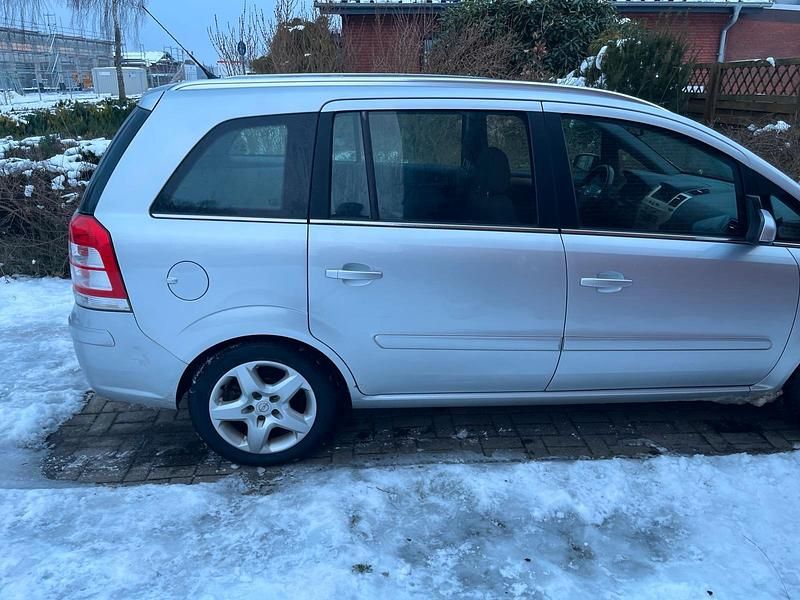 Gebraucht Opel Zafira 116 PS (85 kW) 2008 Silber Van / Kleinbus