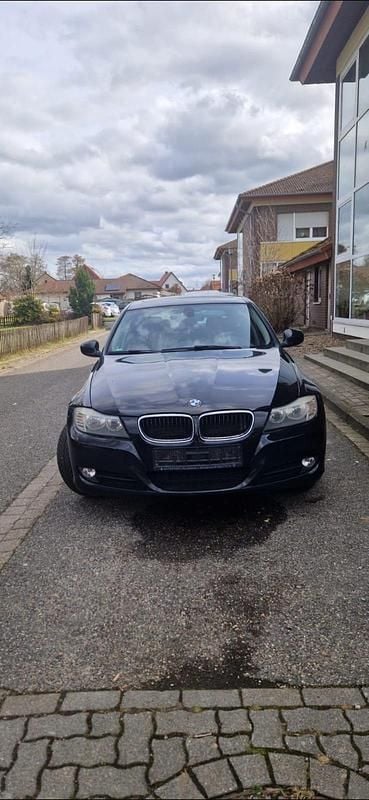 Gebraucht BMW 320 184 PS (135 kW) 2010 Schwarz Kombi