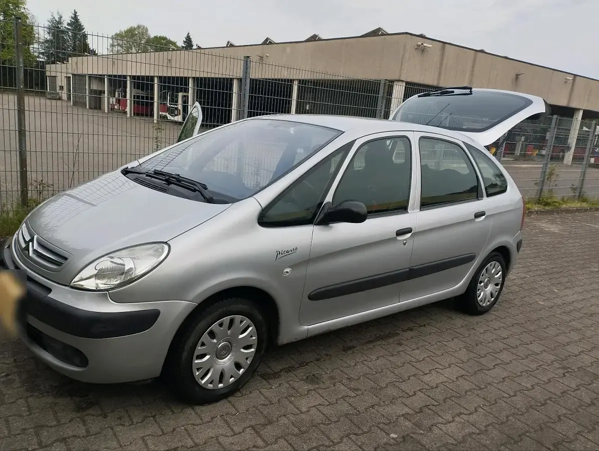 Gebraucht Citroën Xsara Picasso 109 PS (80 kW) 2006 Silber Van / Kleinbus