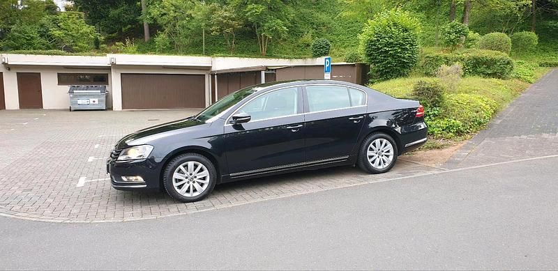 Schwarz Gebraucht 2011 VW Passat Limousine | 6.500 € (Fairer Preis) - Bild 1/4